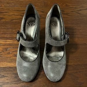 Sofft Mary Janes 8 1/2 in Gray Pattern Suede